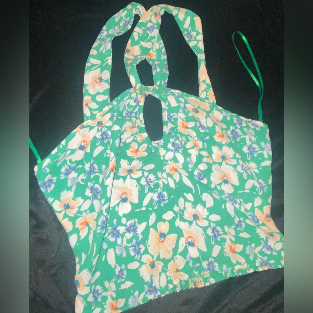 Keyhole top - Picture 2 of 4
